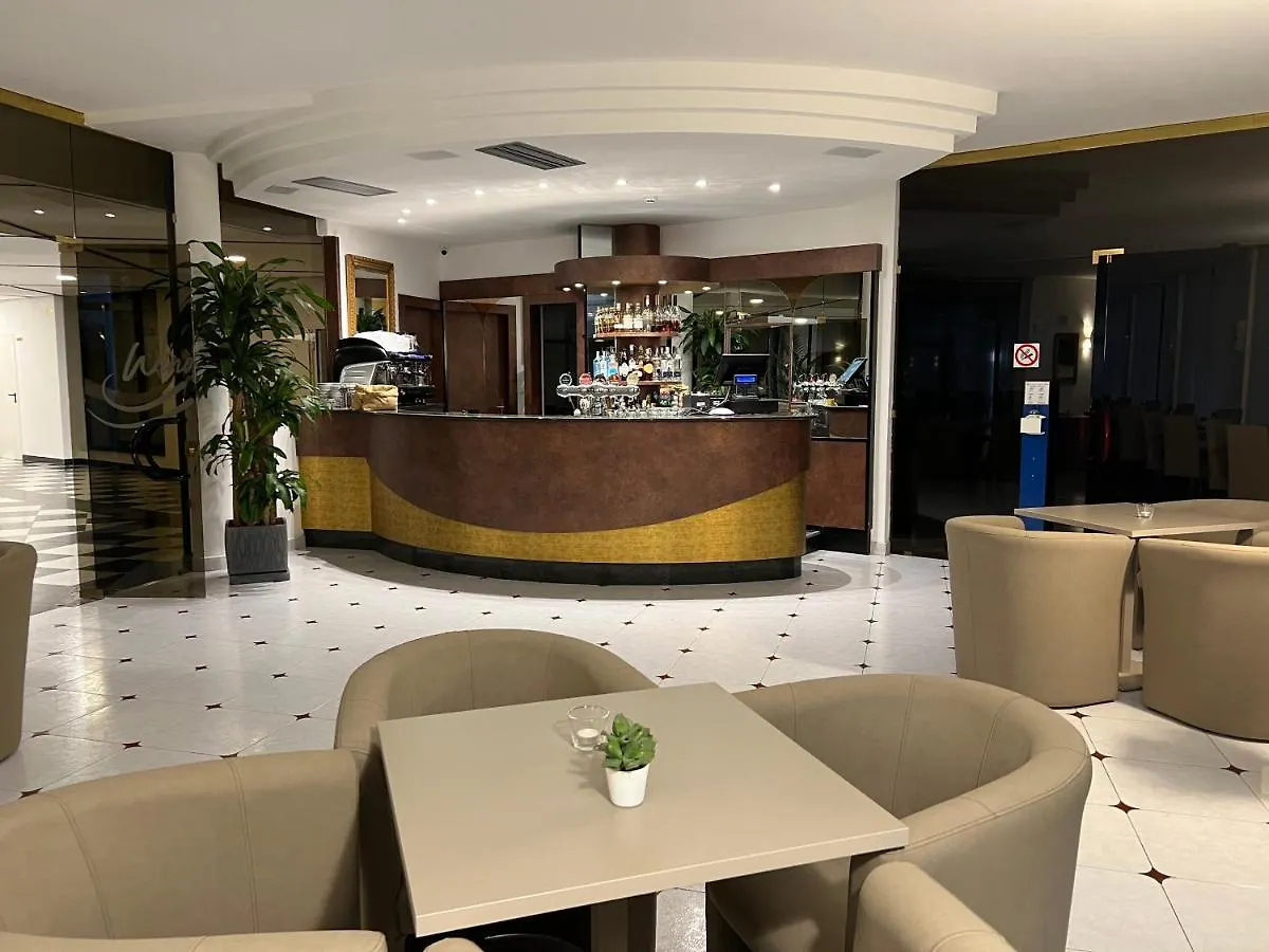 ***  Wind Hotel Мальчезине Италия